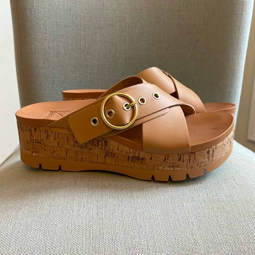 Reef platform sandals. Only worn once. Tan and size 9